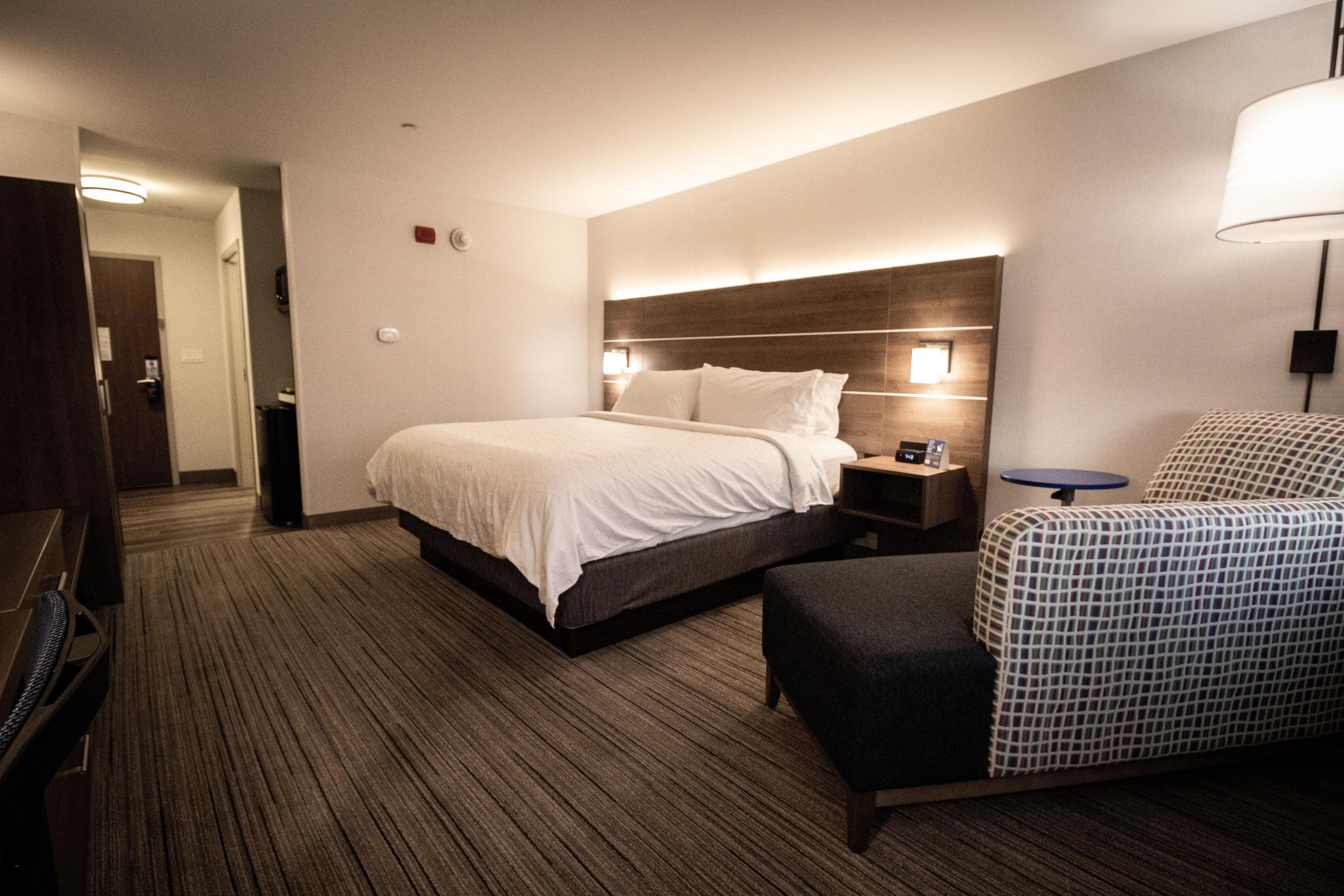 Holiday Inn Express & Suites - Boston South - Randolph By Ihg Buitenkant foto