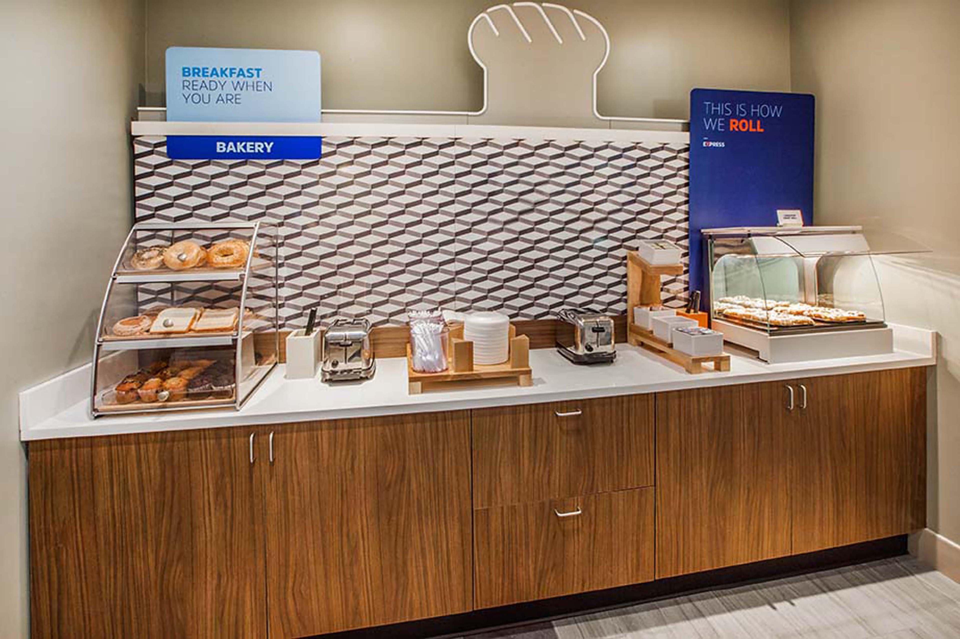Holiday Inn Express & Suites - Boston South - Randolph By Ihg Buitenkant foto