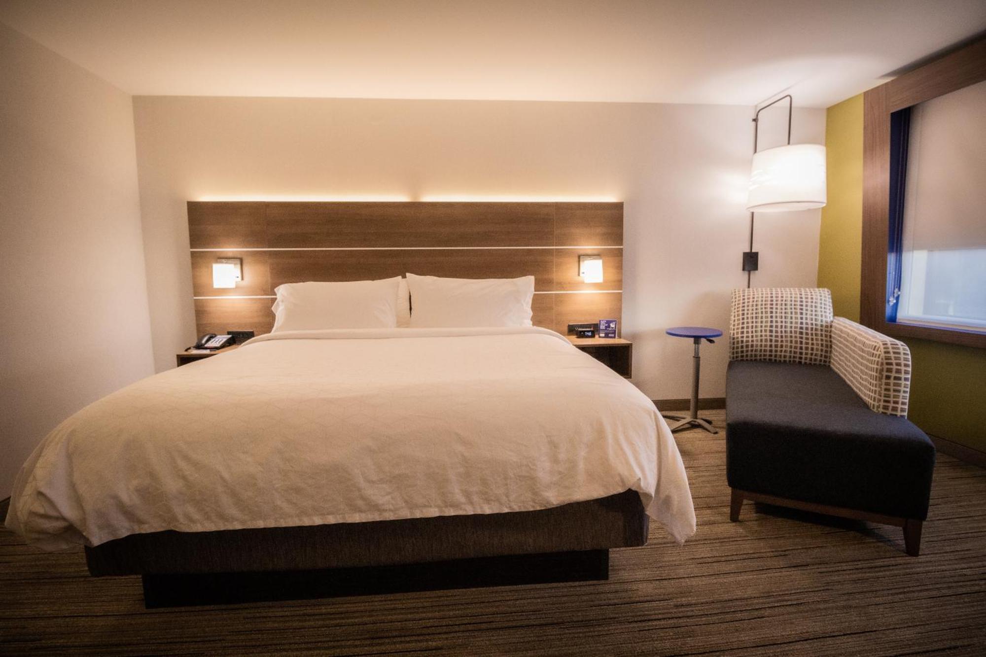 Holiday Inn Express & Suites - Boston South - Randolph By Ihg Buitenkant foto
