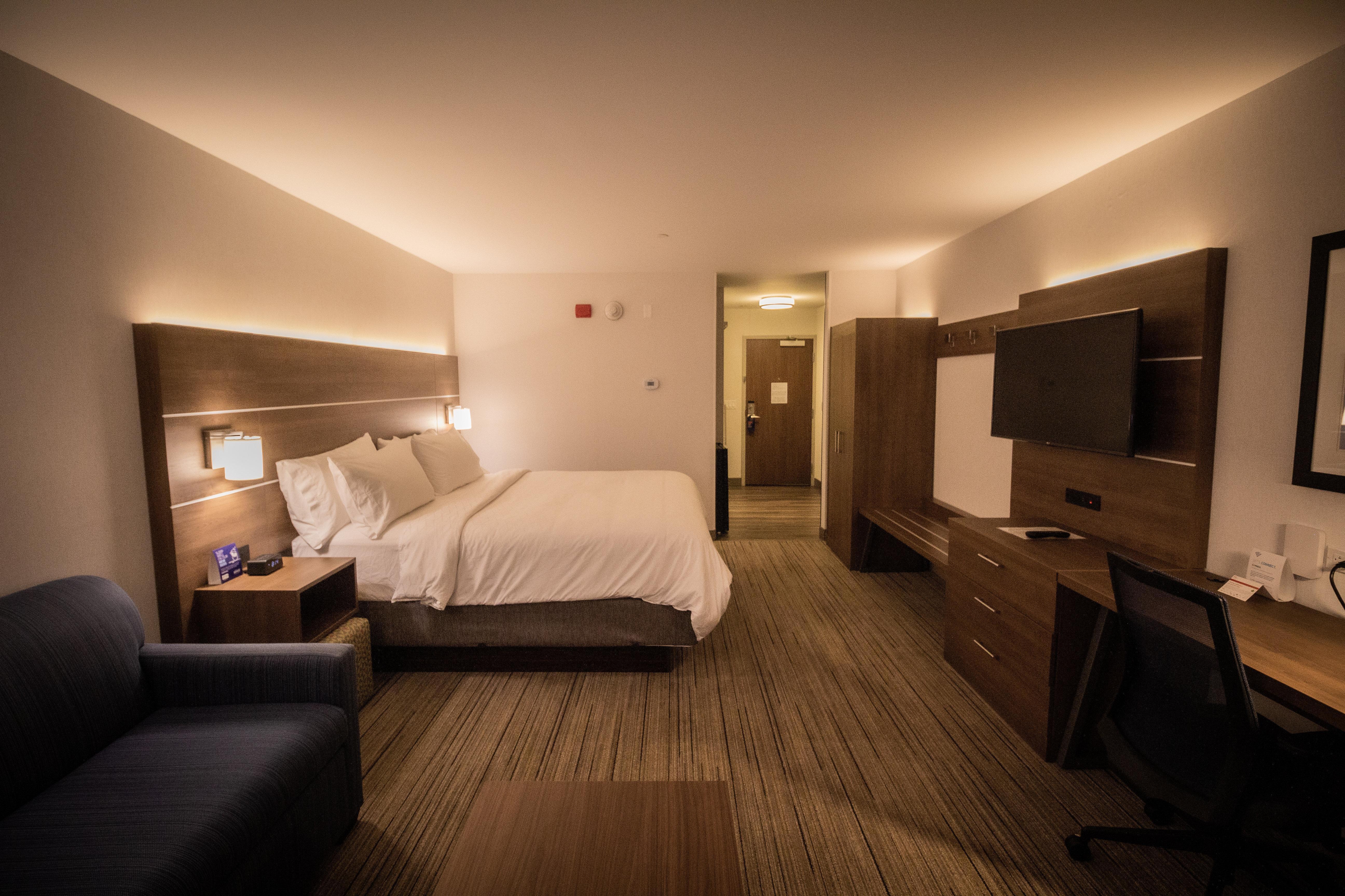 Holiday Inn Express & Suites - Boston South - Randolph By Ihg Buitenkant foto