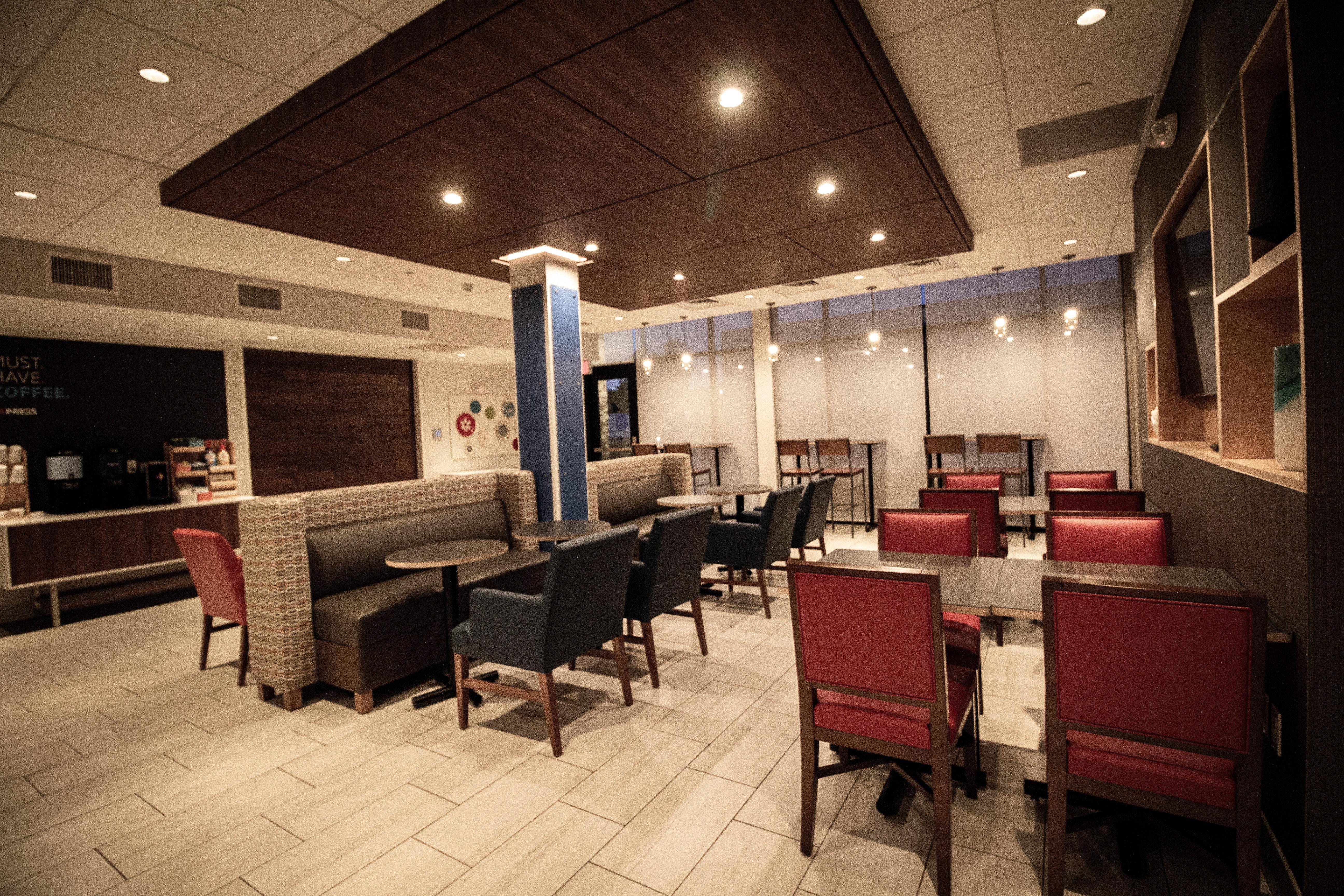 Holiday Inn Express & Suites - Boston South - Randolph By Ihg Buitenkant foto
