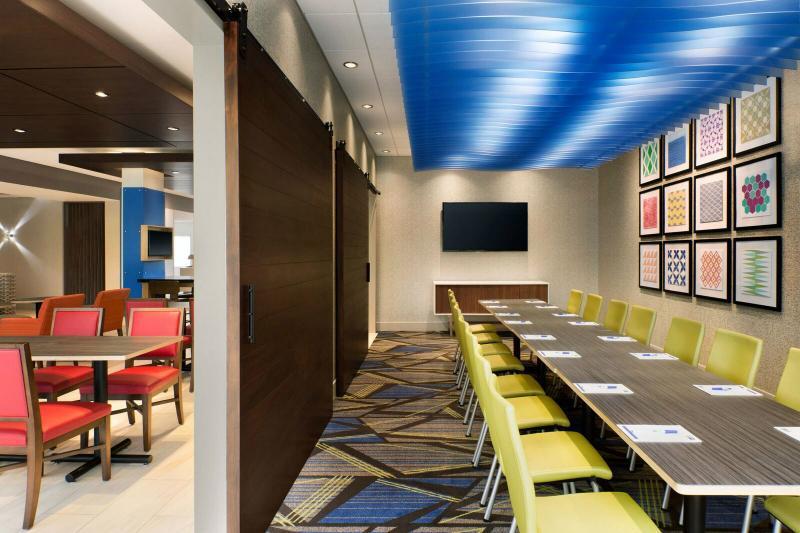Holiday Inn Express & Suites - Boston South - Randolph By Ihg Buitenkant foto