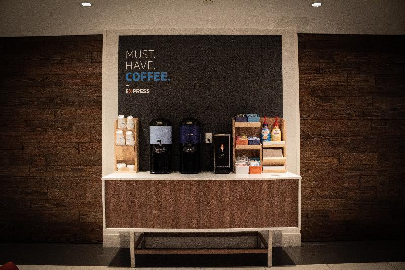 Holiday Inn Express & Suites - Boston South - Randolph By Ihg Buitenkant foto